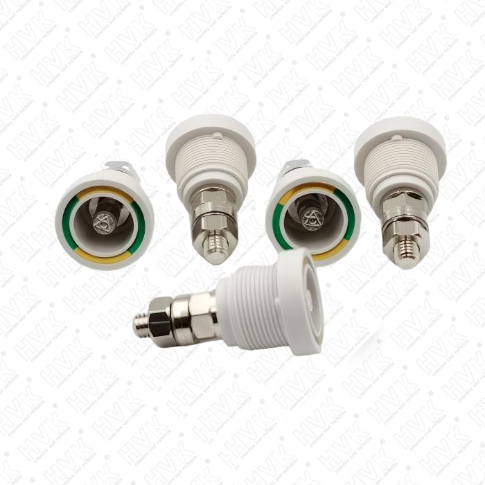 在医疗设备电气安全中，接地柱主要为了防止哪两种伤害？